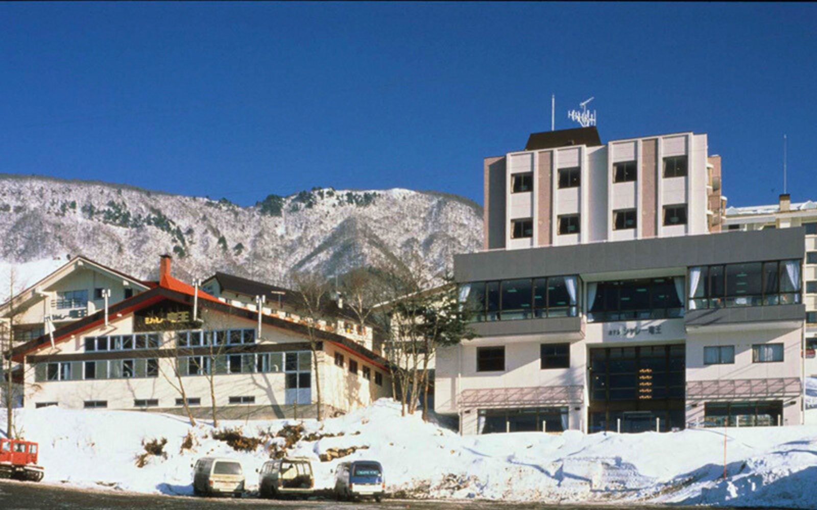 夜発宿泊付バス／ホテルシャレー竜王（外観）