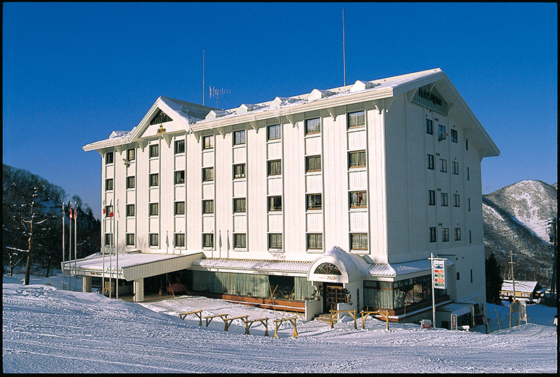 夜発宿泊付バス／ホテルアルパイン竜王（外観）