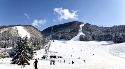 野沢温泉スキー場のゲレンデ全景