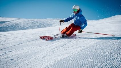 スキーはいつまで滑れる？シーズン期間とベストな時期を徹底解説